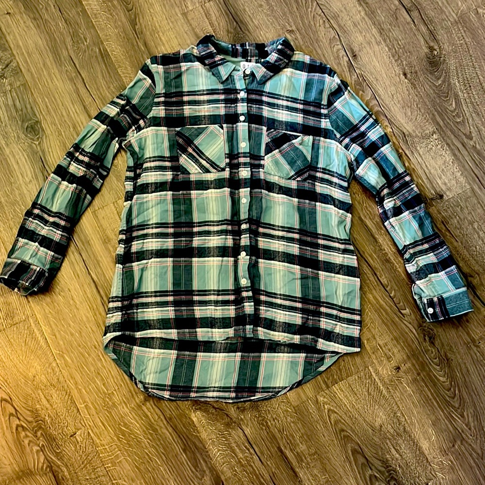 O + O Women’s 2 Pocket Top